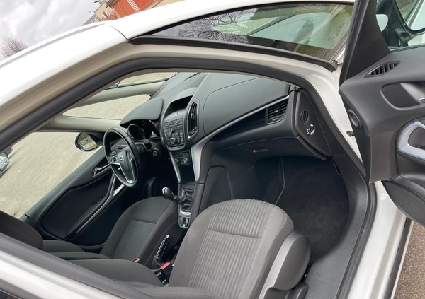 Opel Zafira cena 33900 przebieg: 266560, rok produkcji 2012 z Gdynia małe 137